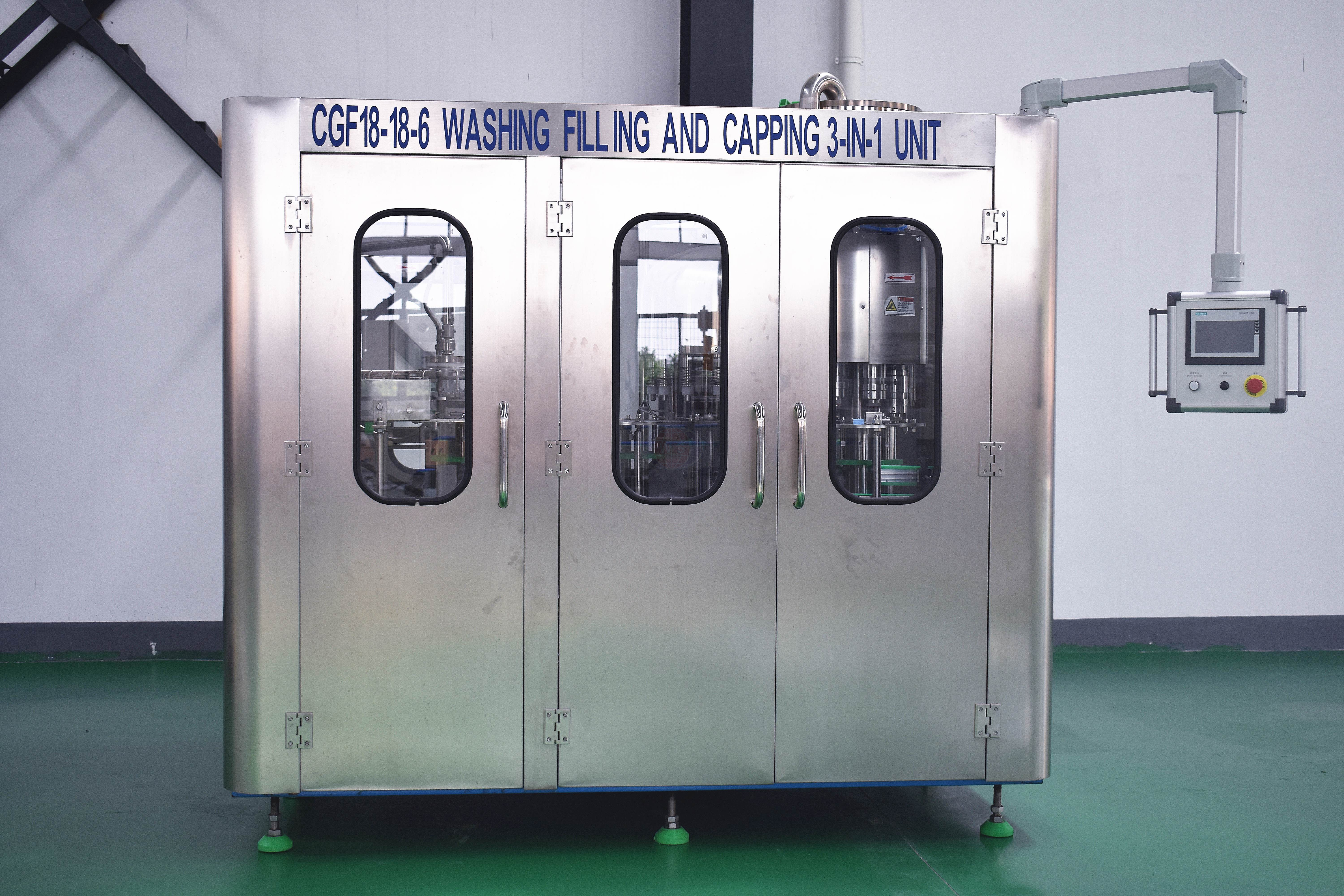 ما هي استخدامات آلة نفخ الزجاجة؟