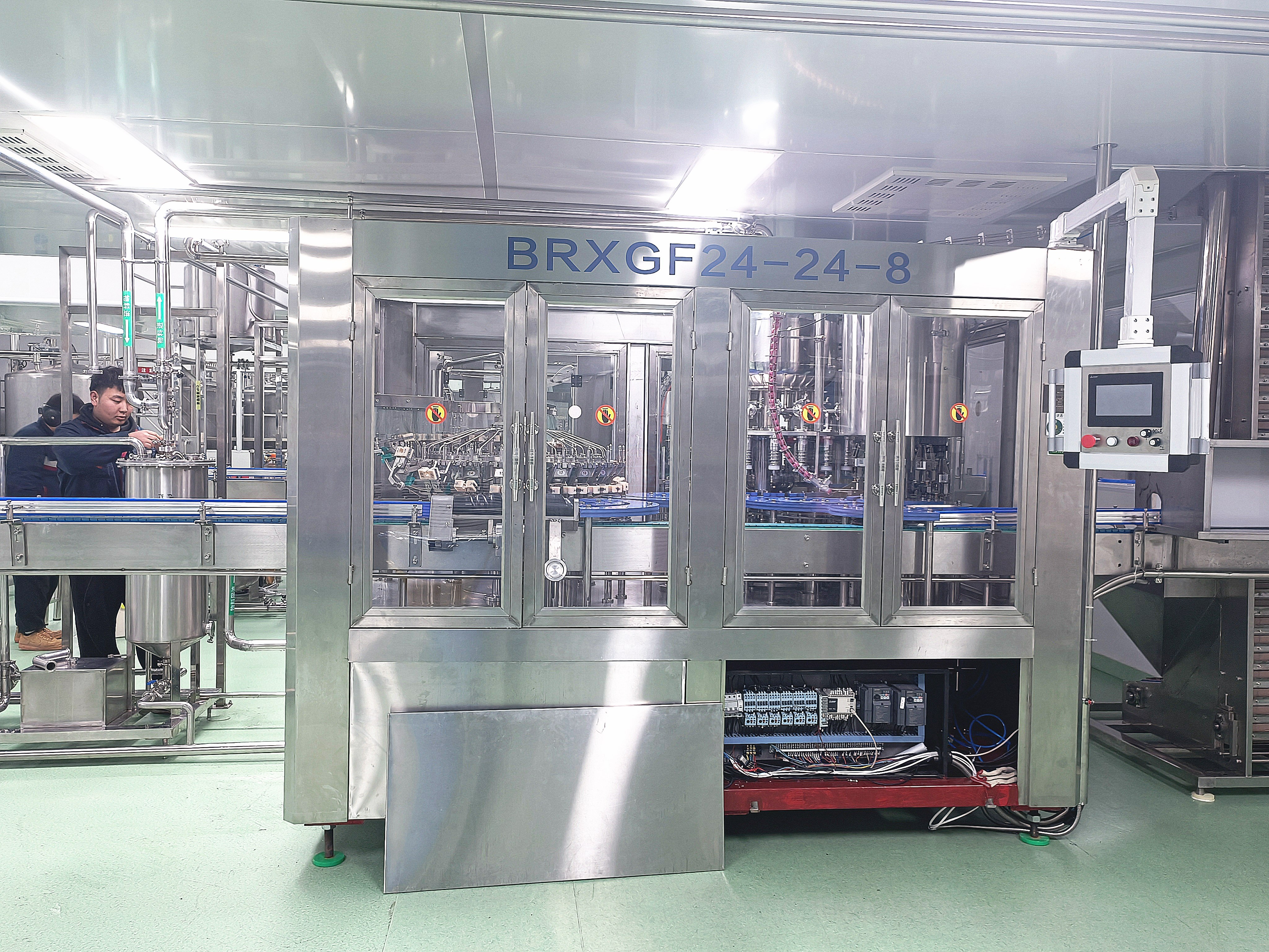 كم تعرف عن آلة ملء الكأس وختم؟