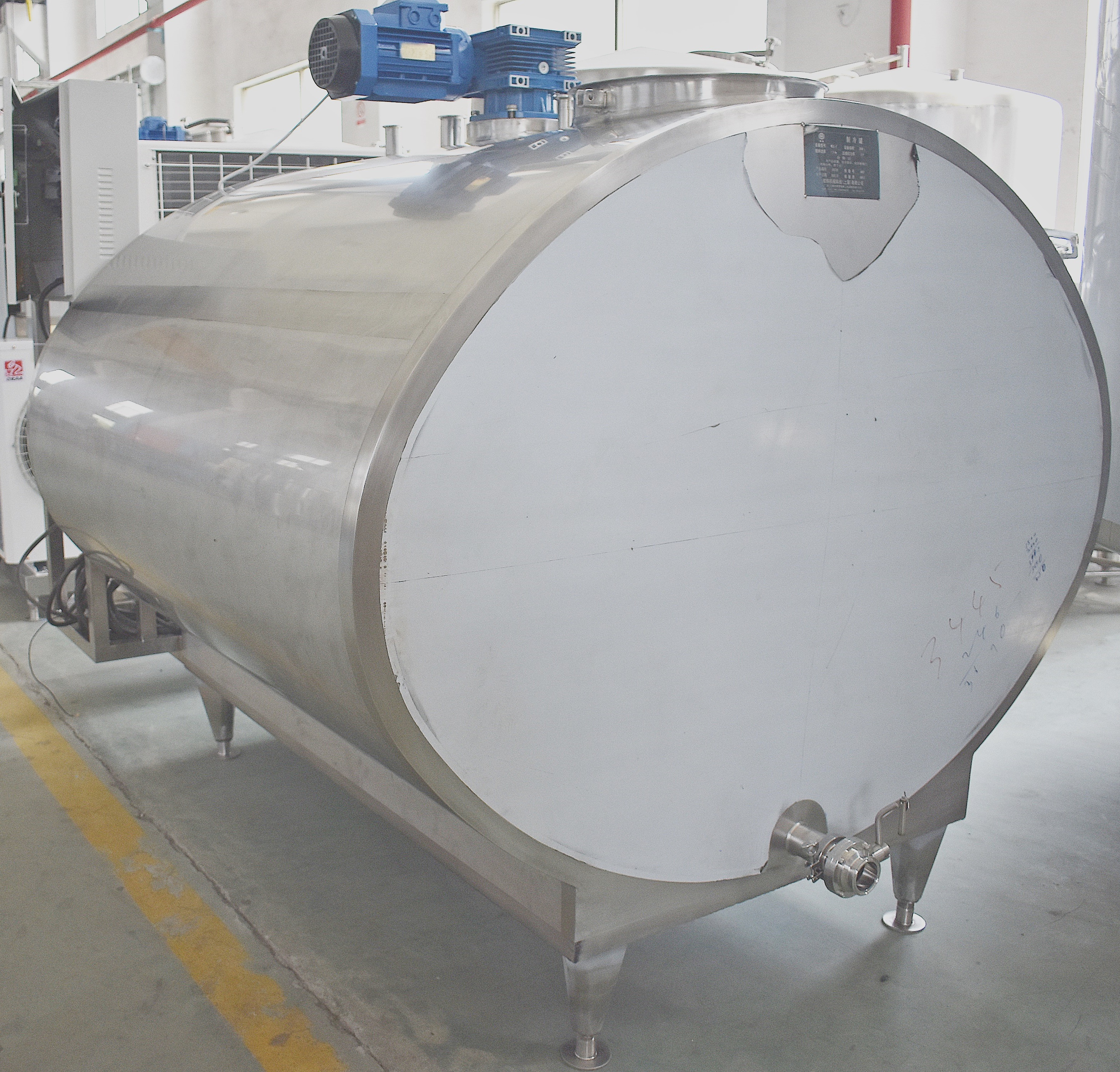 خزان تبريد الحليب 