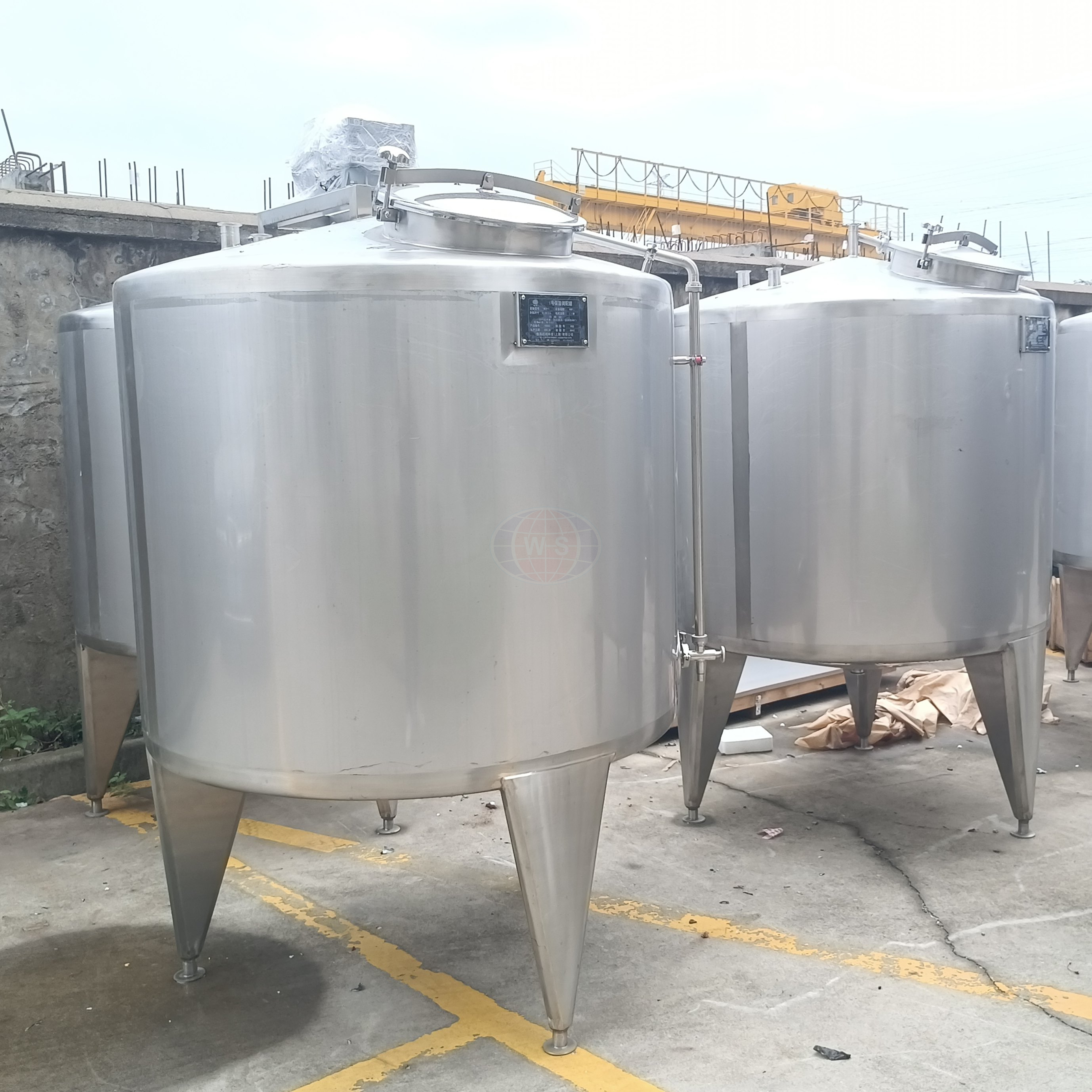 الفولاذ المقاوم للصدأ خزان المياه مقابل. مقارنة خزان البولي ايثيلين